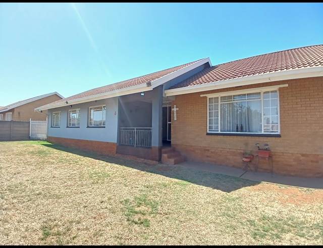 4 BEDROOM HOUSE FOR SALE IN VAALPARK